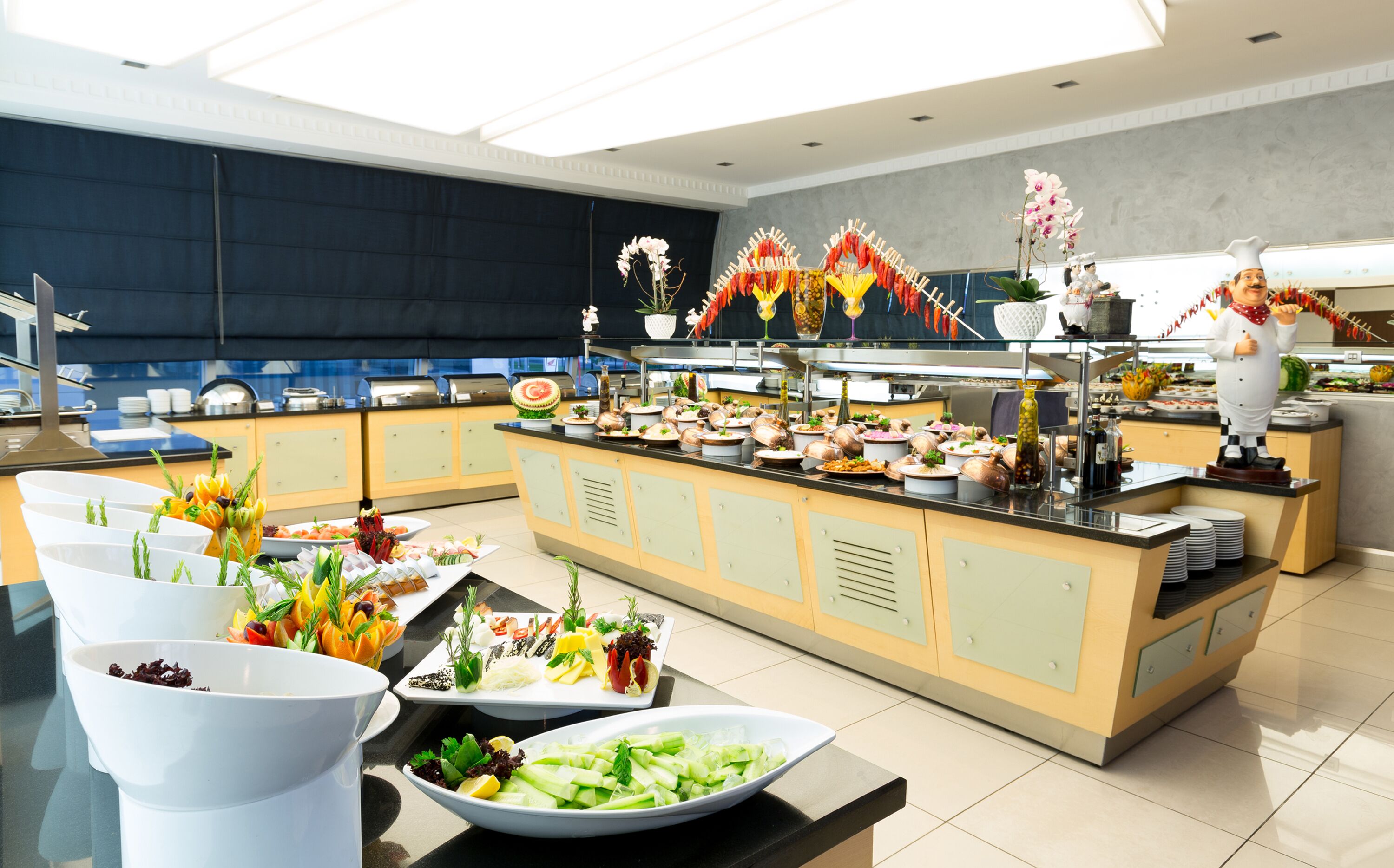 每日供应自助式早餐（每人 EUR 20）