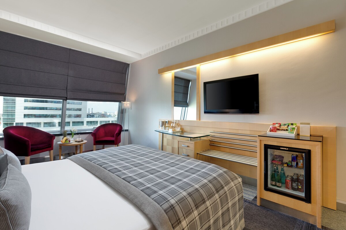 Ropa de cama de alta calidad y minibar 