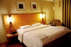 Familjerum - flera sängar | Sängtillbehör av högsta kvalitet, Select Comfort-madrasser och minibar