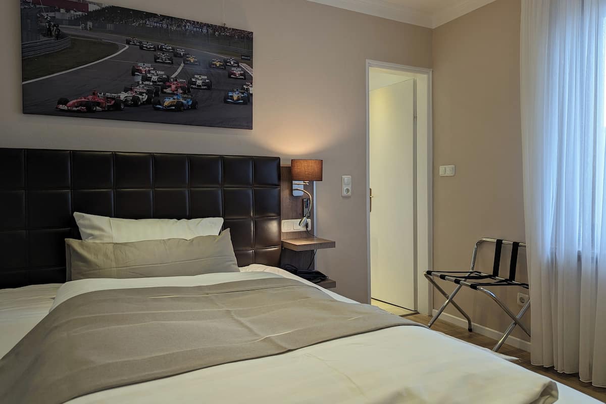 Single Room | Premium bedding, pillowtop beds, in-room safe, free WiFi