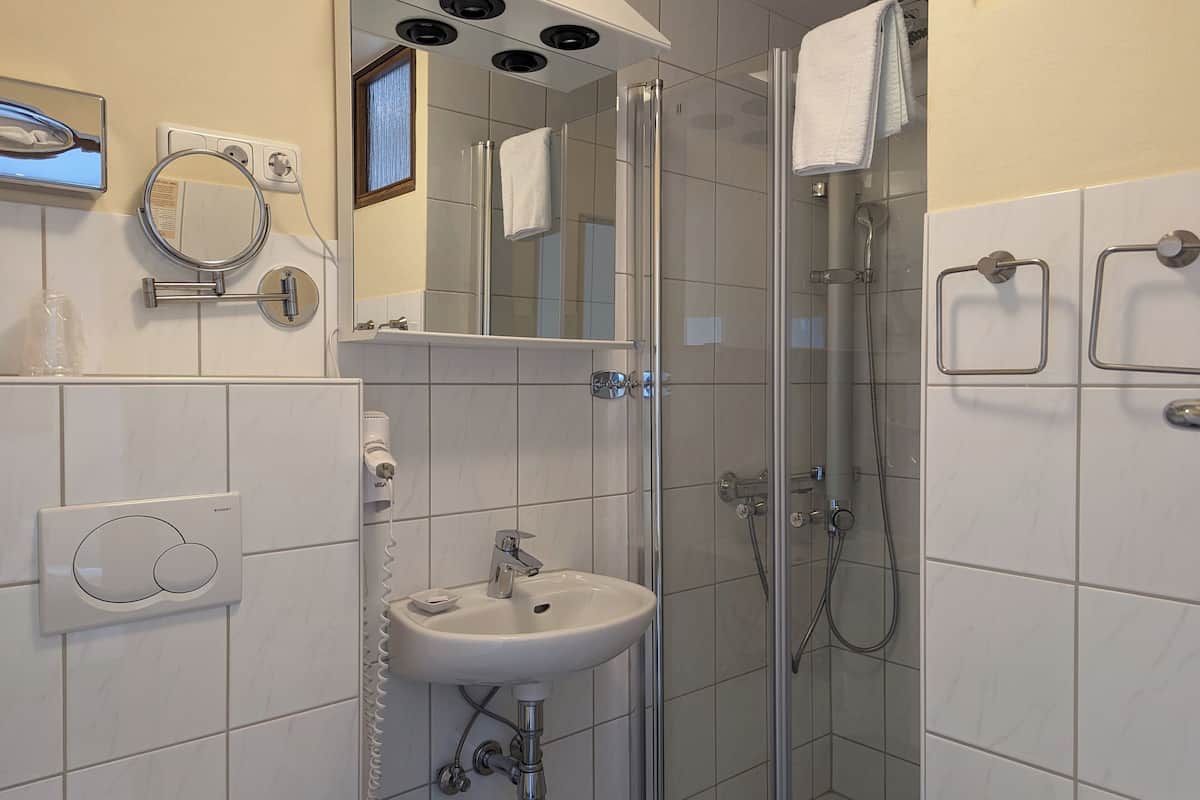 shower, rainfall showerhead, free toiletries, hair dryer