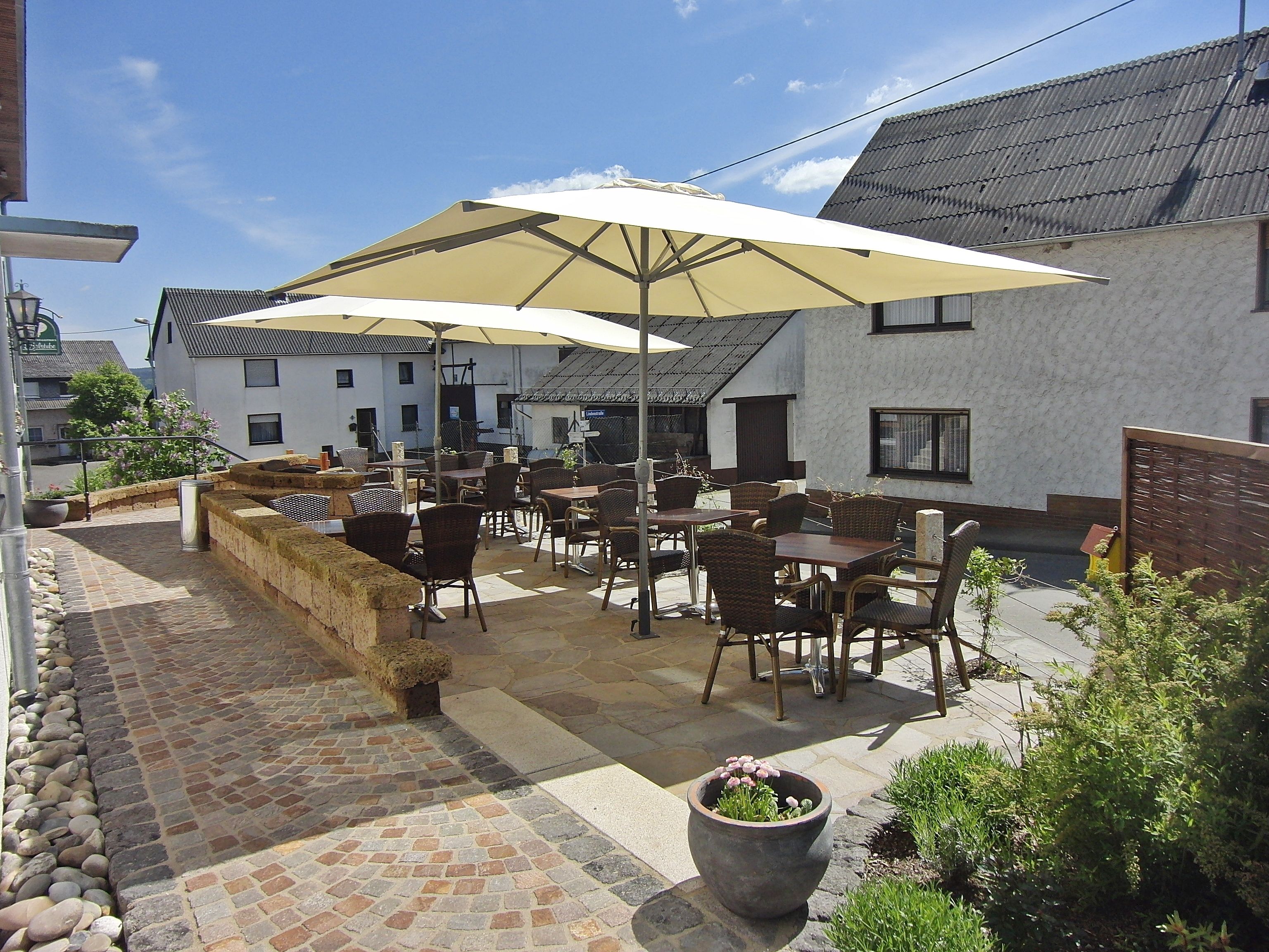 lunch and dinner served, regional cuisine