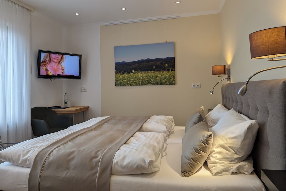 Comfort Double or Twin Room, 1 Bedroom, Non Smoking | Premium bedding, pillowtop beds, in-room safe, free WiFi