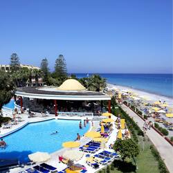 4 outdoor pools, pool umbrellas, sun loungers