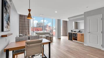 1 bedroom, in-room safe, desk, laptop workspace