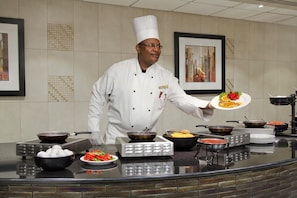 Dinner served  - Embassy Suites Buffalo (Buffalo)