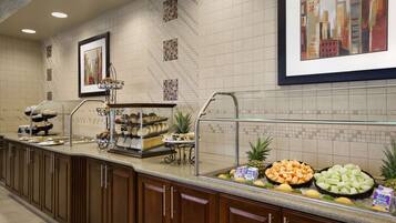 Café da manhã para viagem grátis todos os dias