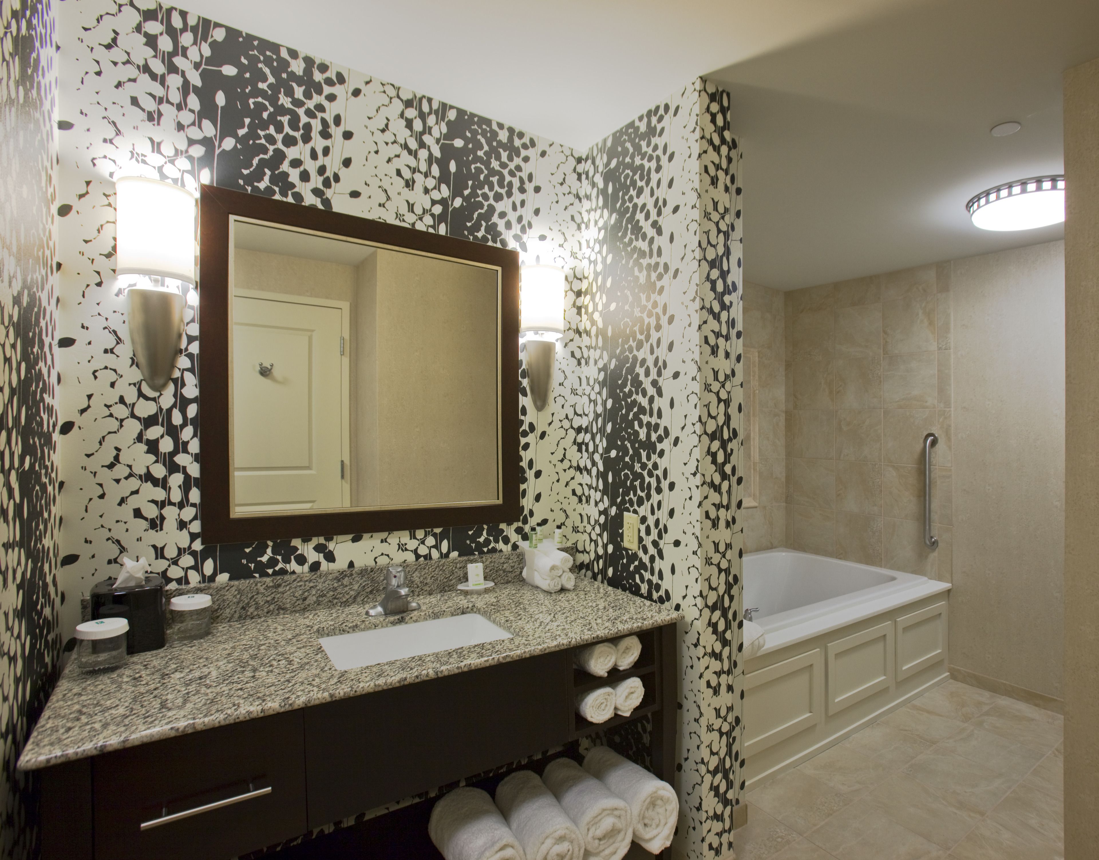 executive suite, corner (2 queens beds, 1 sofa bed) | bathroom | shower, free toiletries, hair dryer, towels