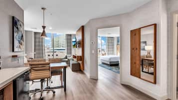 1 bedroom, in-room safe, desk, laptop workspace