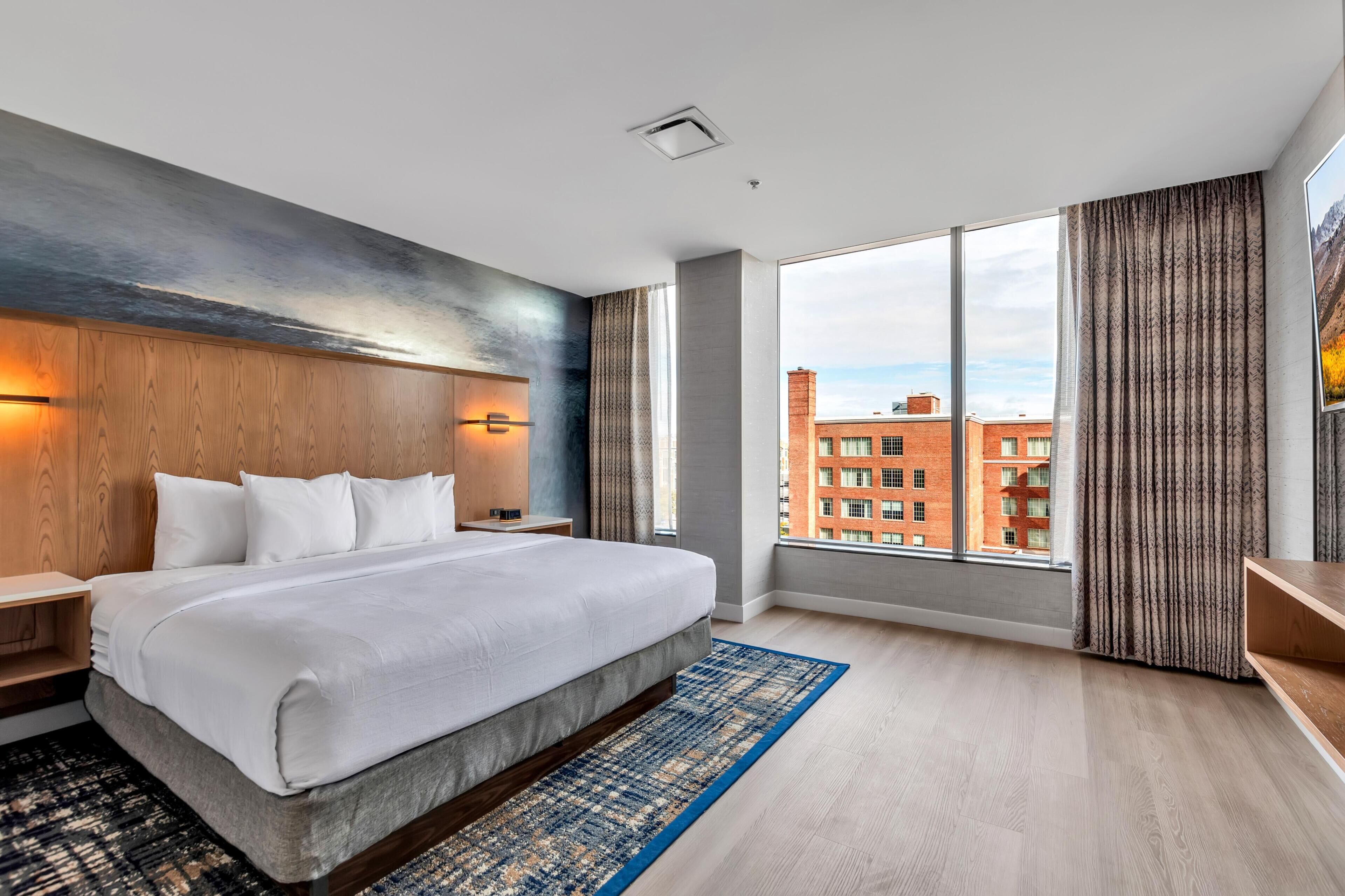 1 Schlafzimmer, Zimmersafe, Schreibtisch, laptopgeeigneter Arbeitsplatz