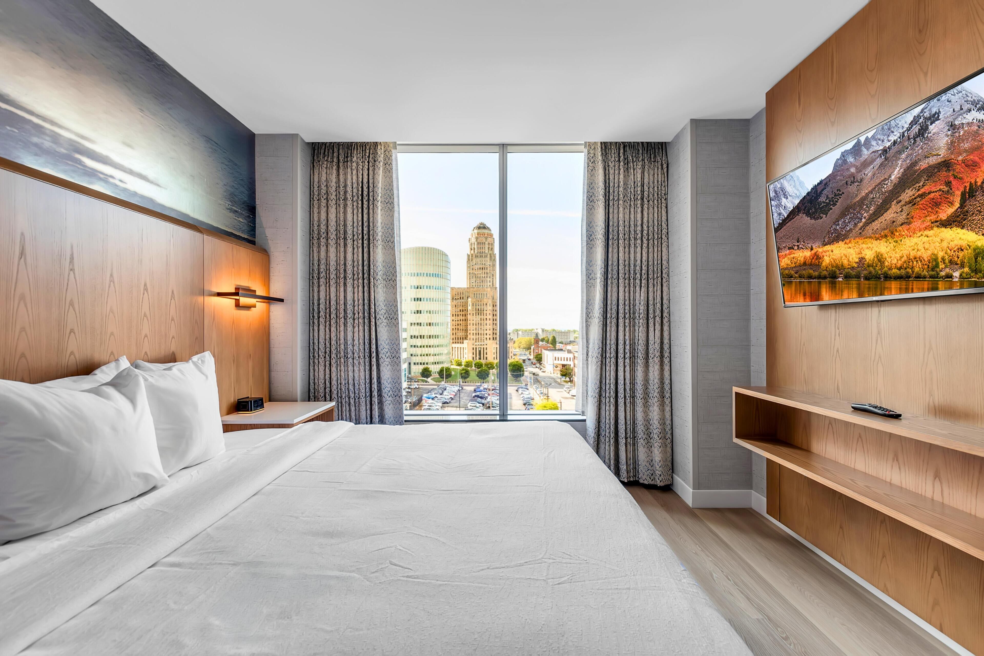 行政套房, 1 张特大床和 1 张沙发床, 转角 | 1 多间卧室、客房内保险箱、办公桌、笔记本电脑工作区