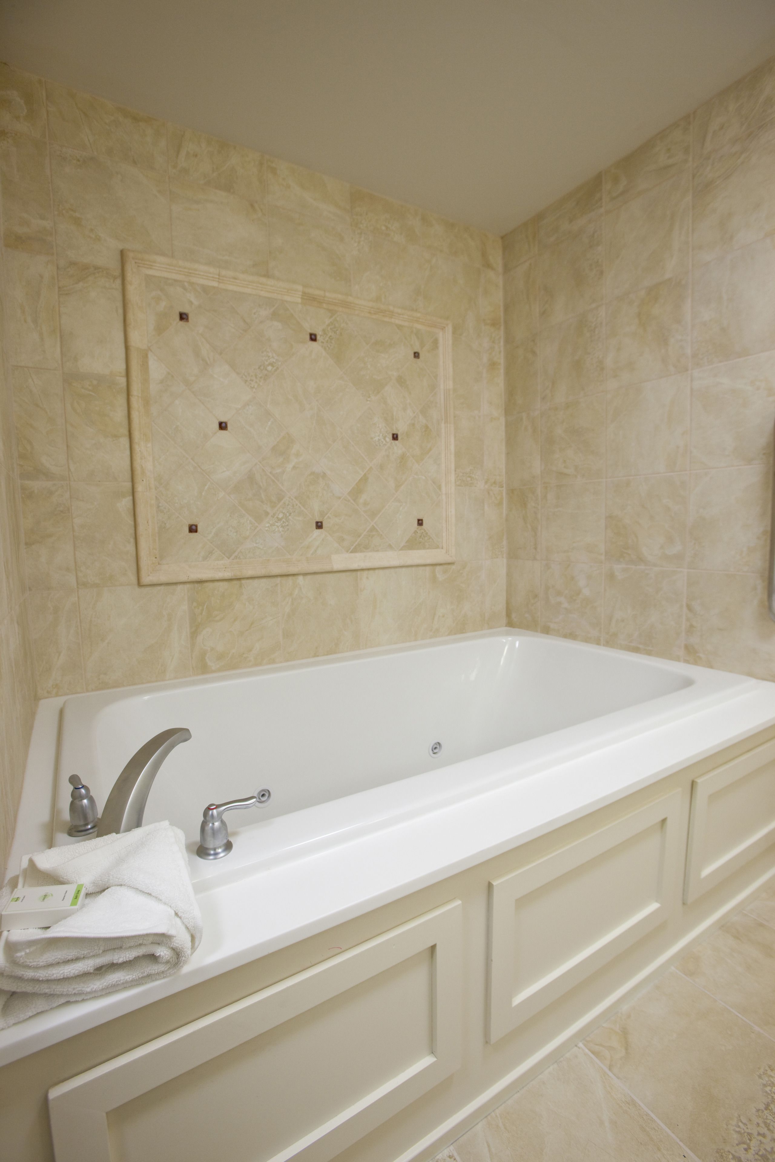 executive suite, 1 king bed with sofa bed, corner | jetted bathtub