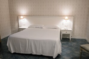 Minibar, coffres-forts dans les chambres, bureau, chambres insonorisées