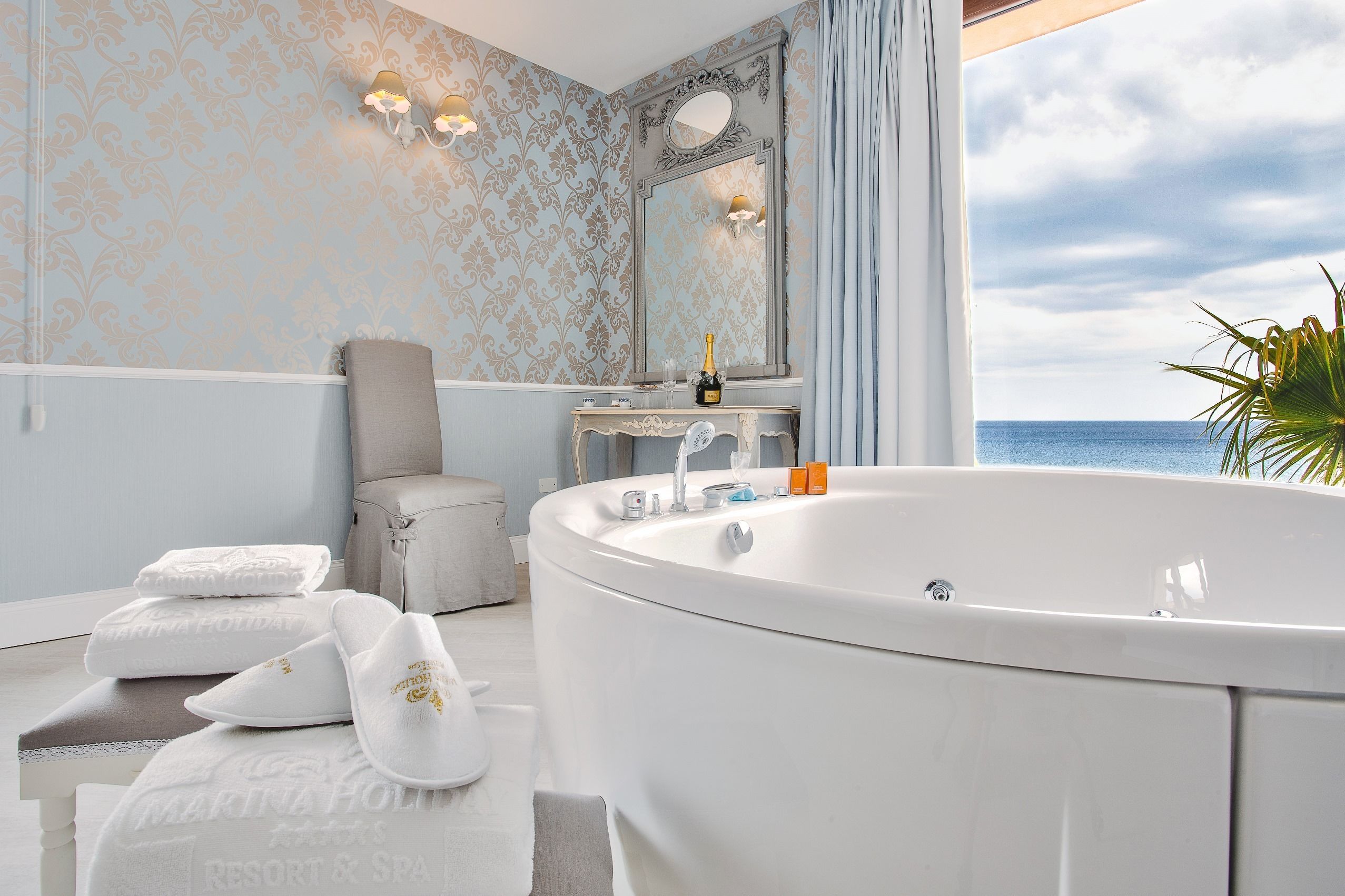 romantic suite | jetted bathtub