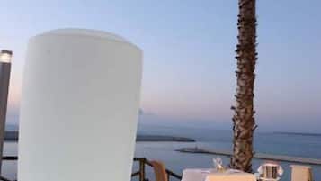 Breakfast, lunch, dinner served; pool views