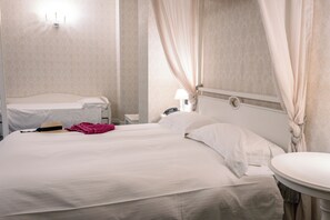 Family Room | Minibar, in-room safe, desk, soundproofing - Marina Holiday Hotel & Spa (Balestrate)