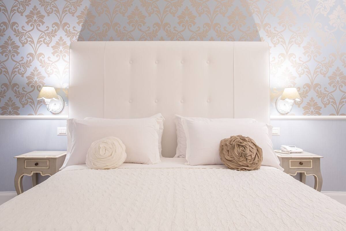 superior room | 1 bedroom, minibar, in-room safe, desk