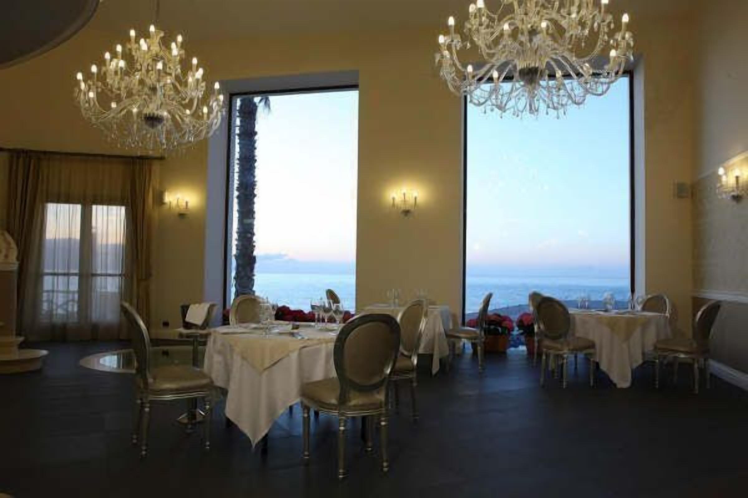 Breakfast, lunch, dinner served; pool views