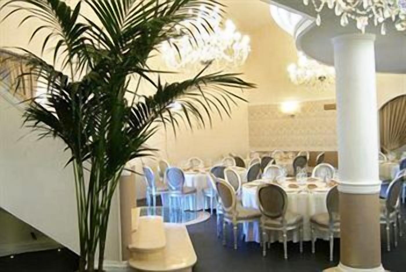 breakfast, lunch, dinner served; pool views