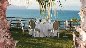 Breakfast, lunch, dinner served; pool views