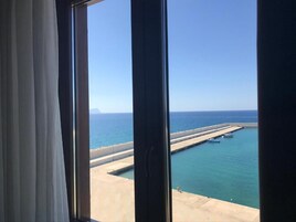 Camera superior | Minibar, una cassaforte in camera, una scrivania, insonorizzazione