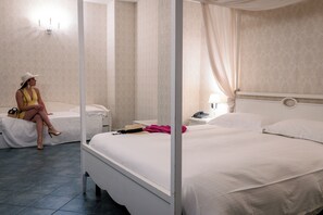 Family Room | Minibar, in-room safe, desk, soundproofing - Marina Holiday Hotel & Spa (Balestrate)