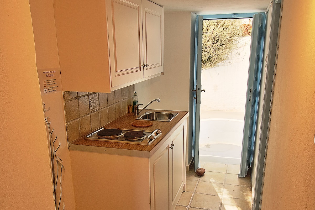 traditional apartment for 3 | private kitchen | fridge, electric kettle