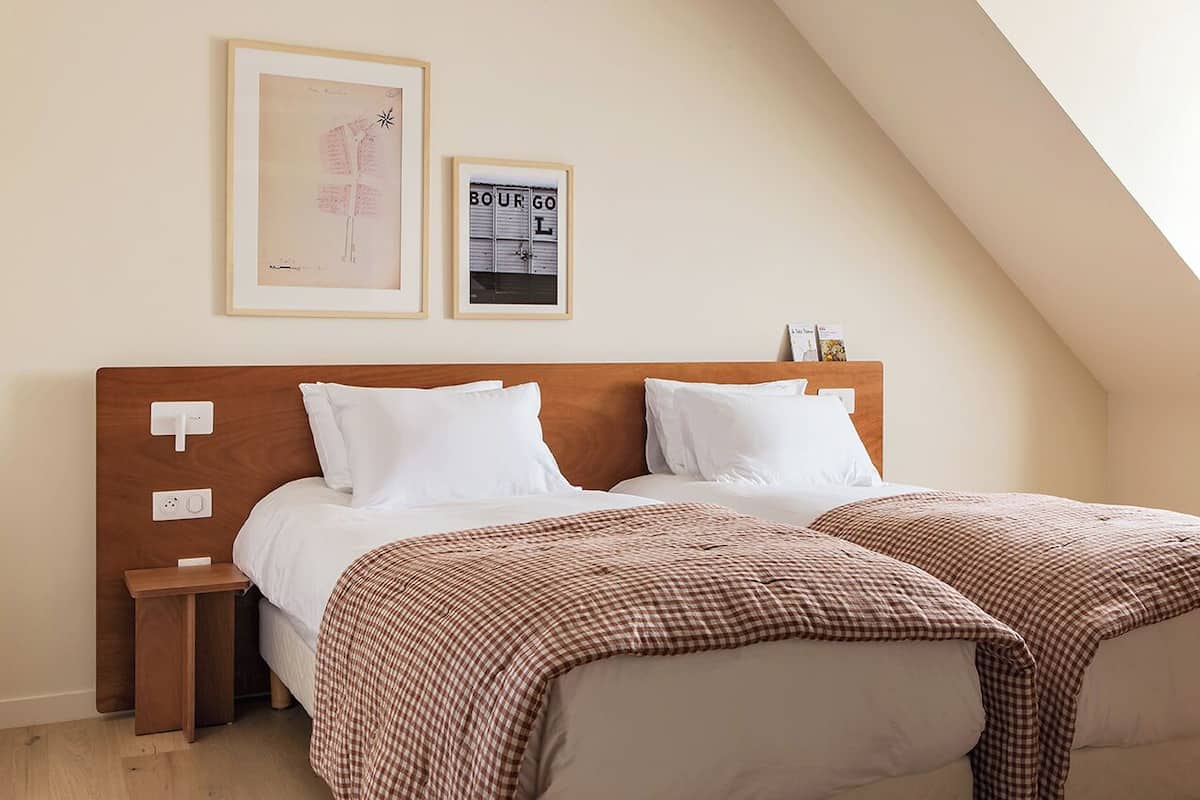 2 chambres, literie de qualité, décor unique, ameublement unique