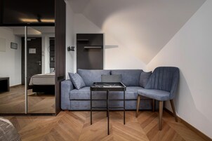 Télévision à écran plat de 40 cm avec chaînes par satellite, télévision