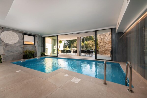 Indoor pool, pool loungers - Hotel Cittar (Novigrad)
