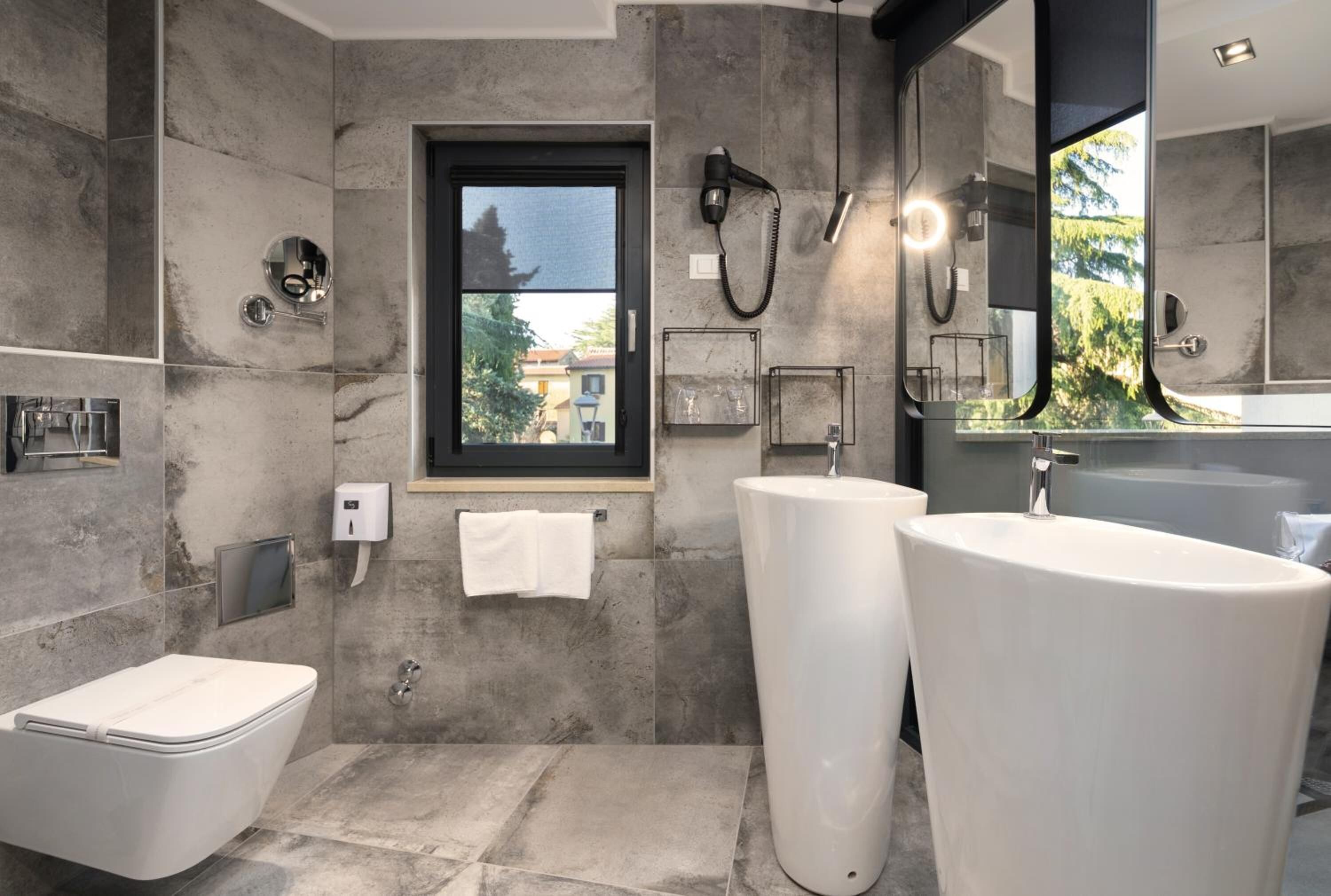 Combined shower/tub, free toiletries, hair dryer, slippers