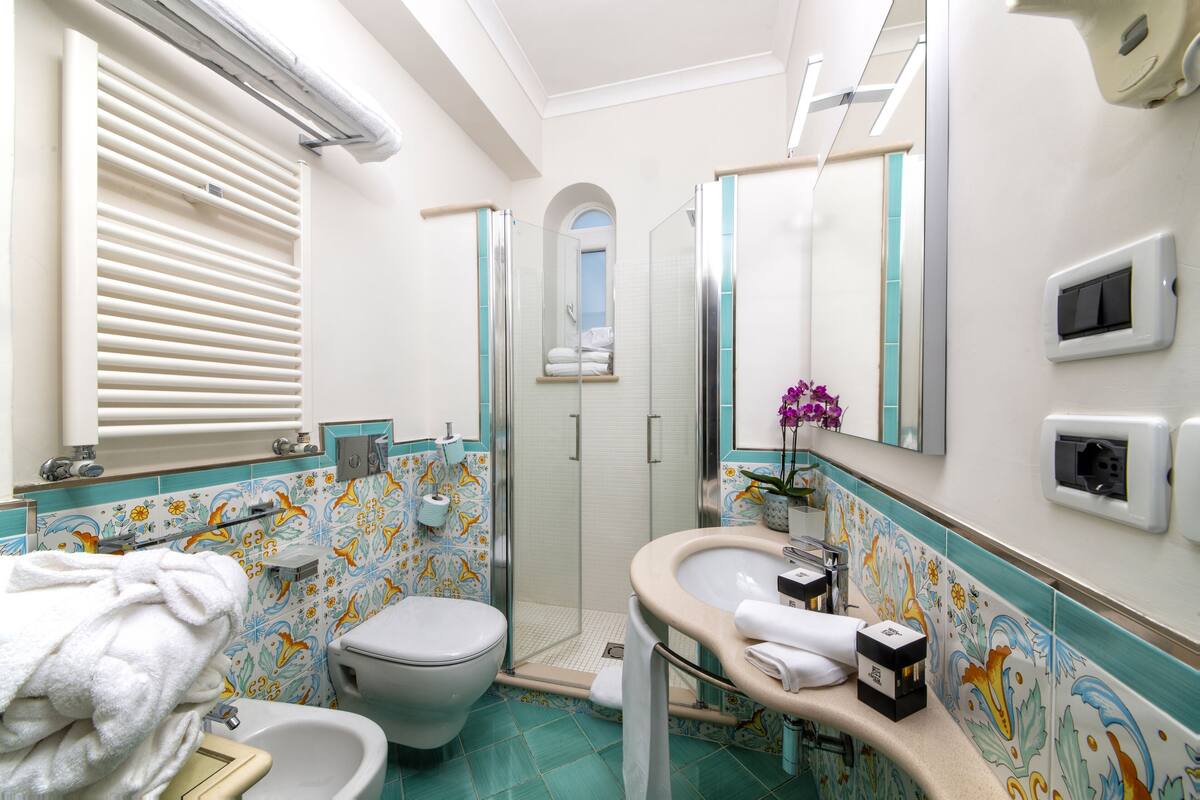 superior double room, terrace, sea view | bathroom | eco-friendly toiletries, slippers, bidet, towels