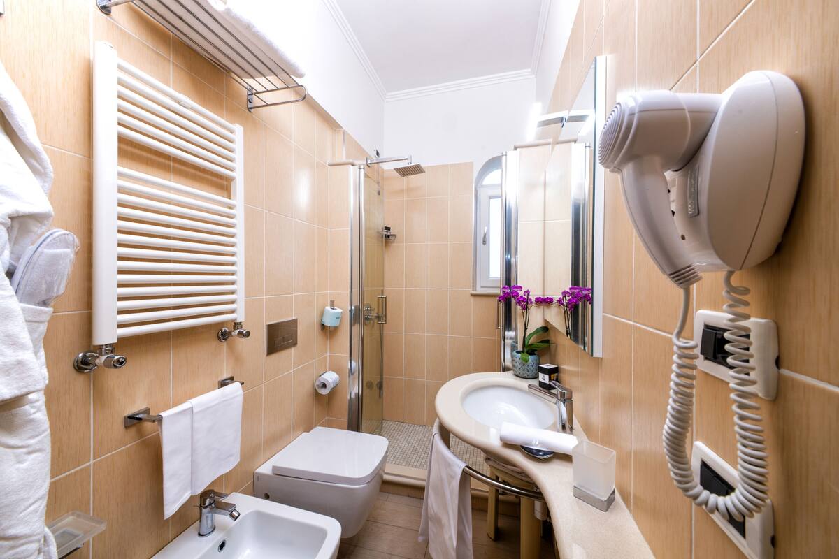 classic double room | bathroom | eco-friendly toiletries, slippers, bidet, towels