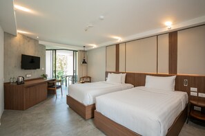 Habitación Deluxe con 1 cama doble o 2 individuales | 1 dormitorio, minibar, caja fuerte y decoración individual