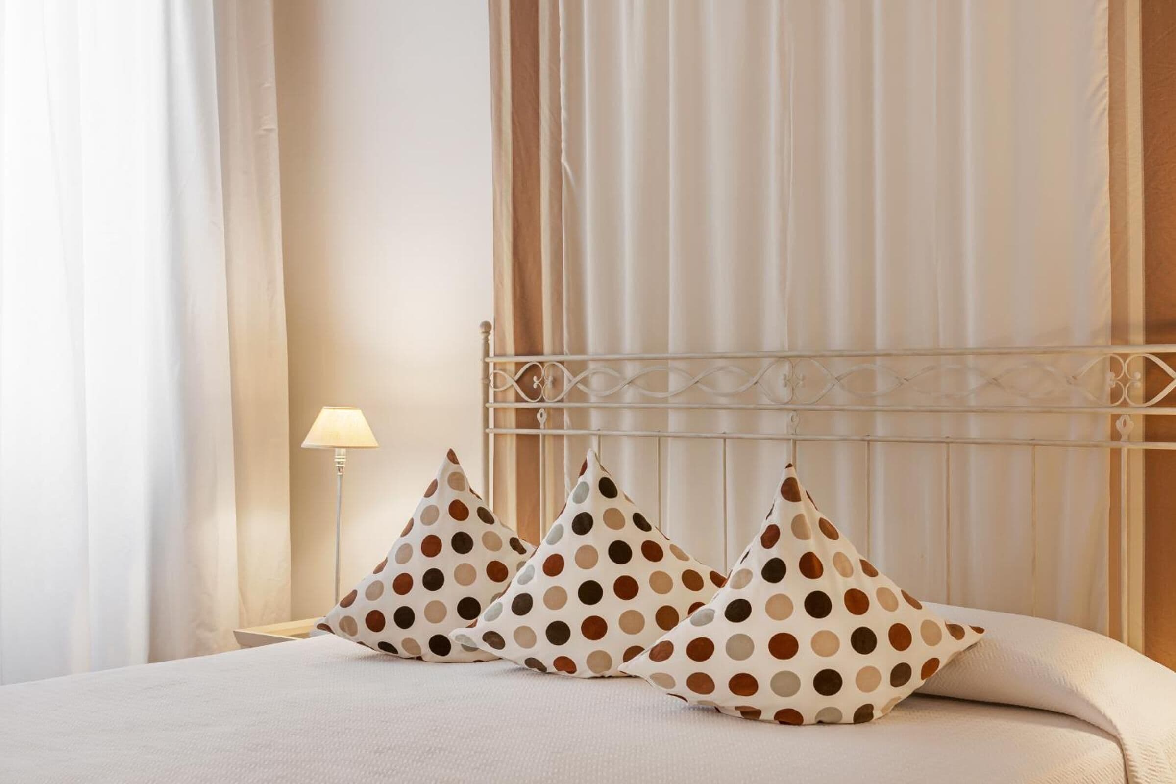 1 bedroom, hypo-allergenic bedding, minibar, in-room safe