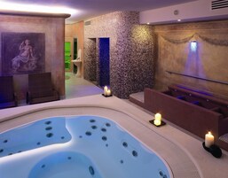Sauna, hot tub, Turkish bath, deep-tissue massages, 4 treatment rooms