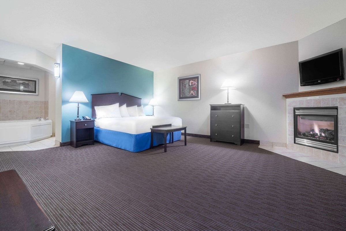 Desk, iron/ironing board, free cots/infant beds, rollaway beds