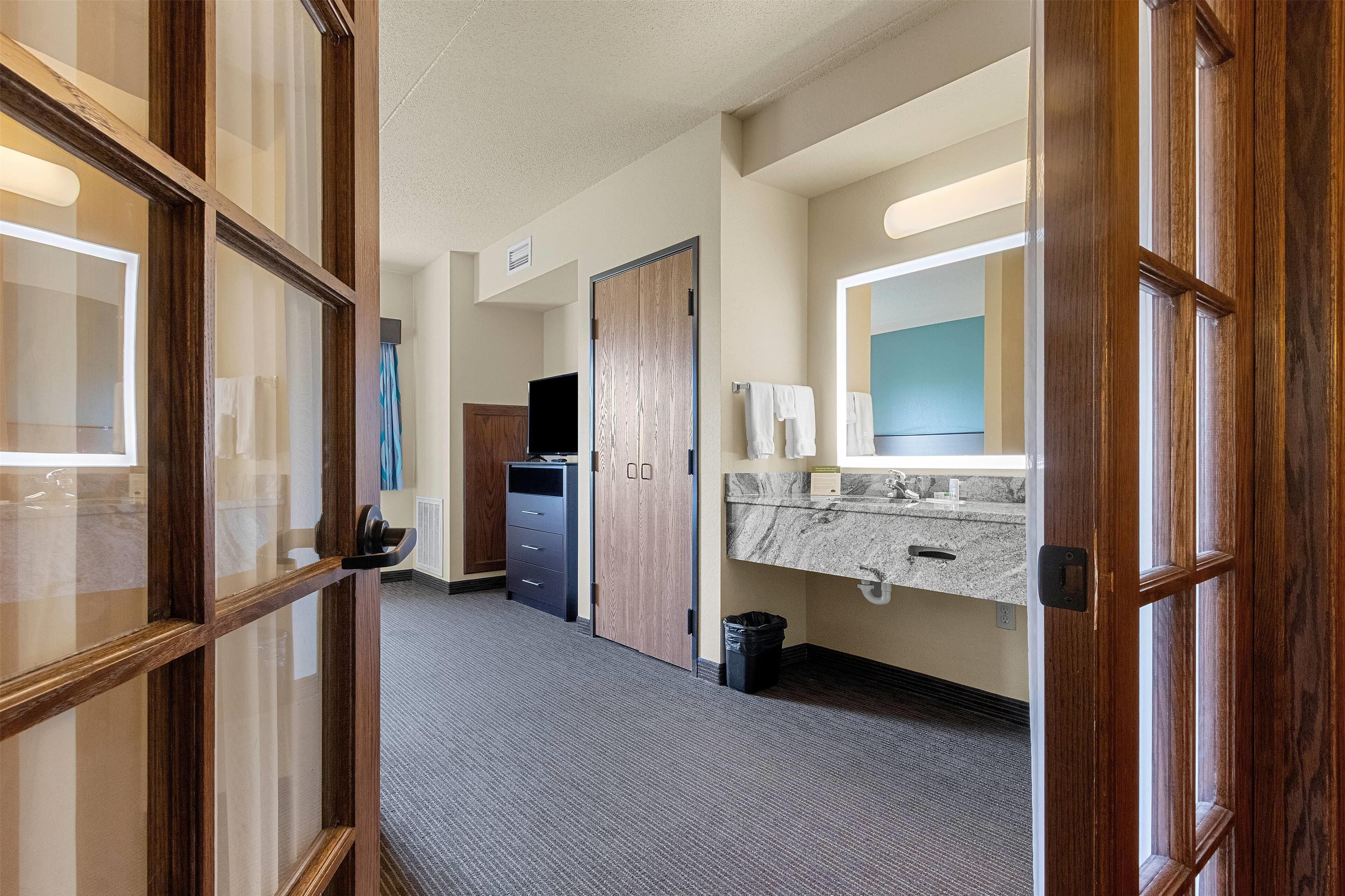 desk, iron/ironing board, free cots/infant beds, rollaway beds