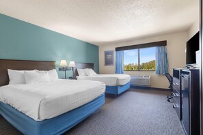 Desk, iron/ironing board, free cribs/infant beds, rollaway beds - AmericInn by Wyndham Green Bay East (Green Bay)