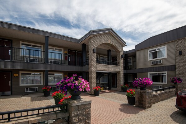 Exterior - Canadas Best Value Inn Prince George (Prince George)