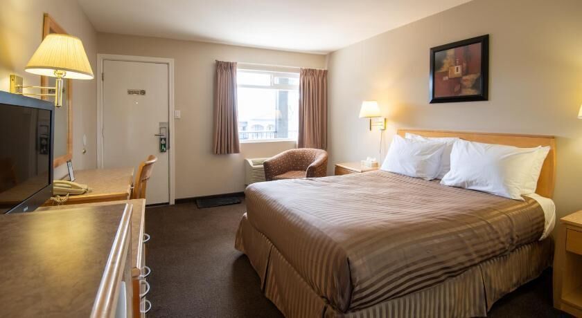 Free WiFi, bed sheets, alarm clocks
