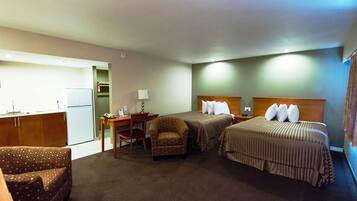 Room, 2 Queen Beds, Non Smoking, Kitchen | Private kitchen | Coffee/tea maker