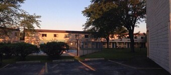 Days Inn by Wyndham Bowling Green