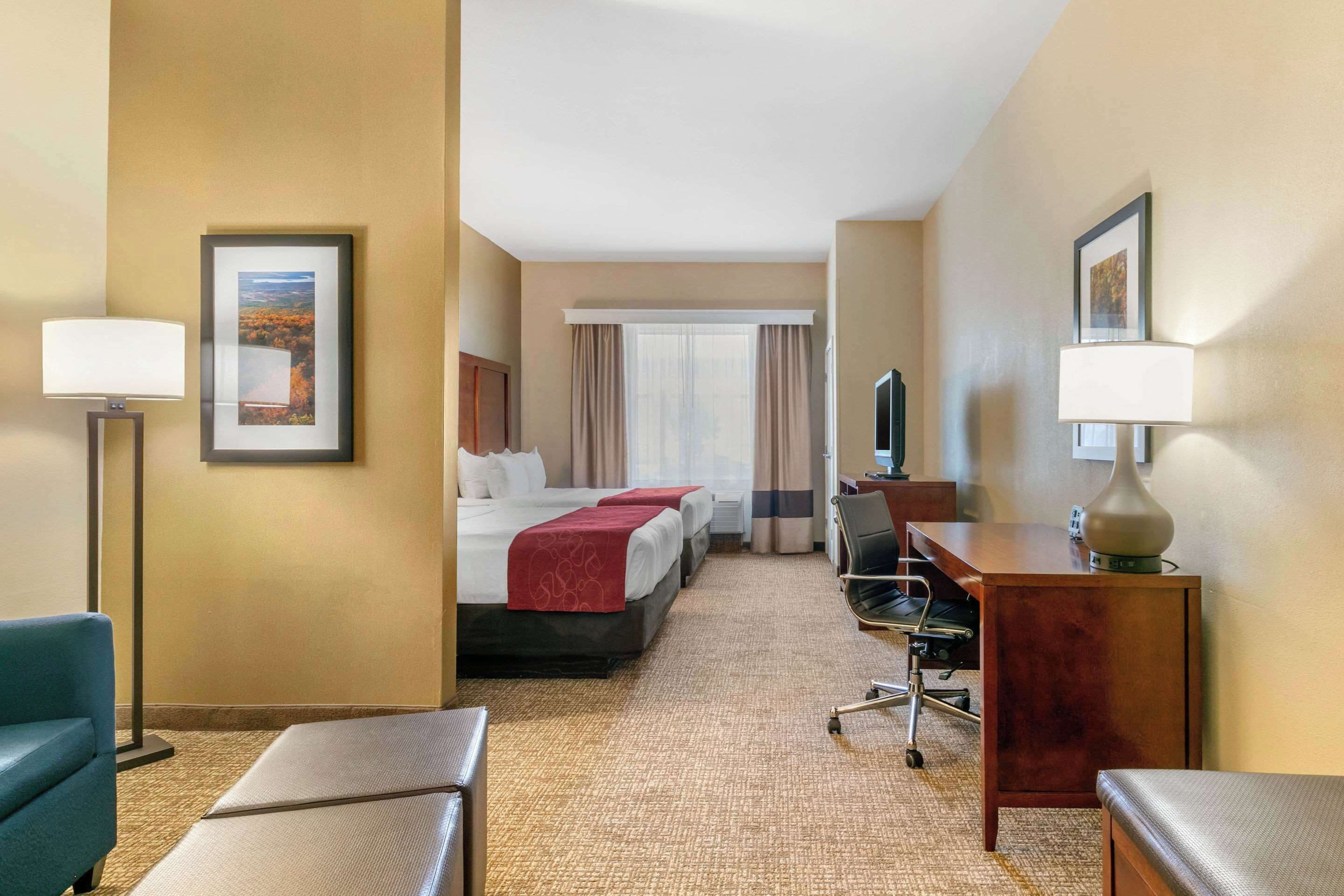 Suite, Non Smoking | Premium bedding, pillow-top beds, desk, iron/ironing board
