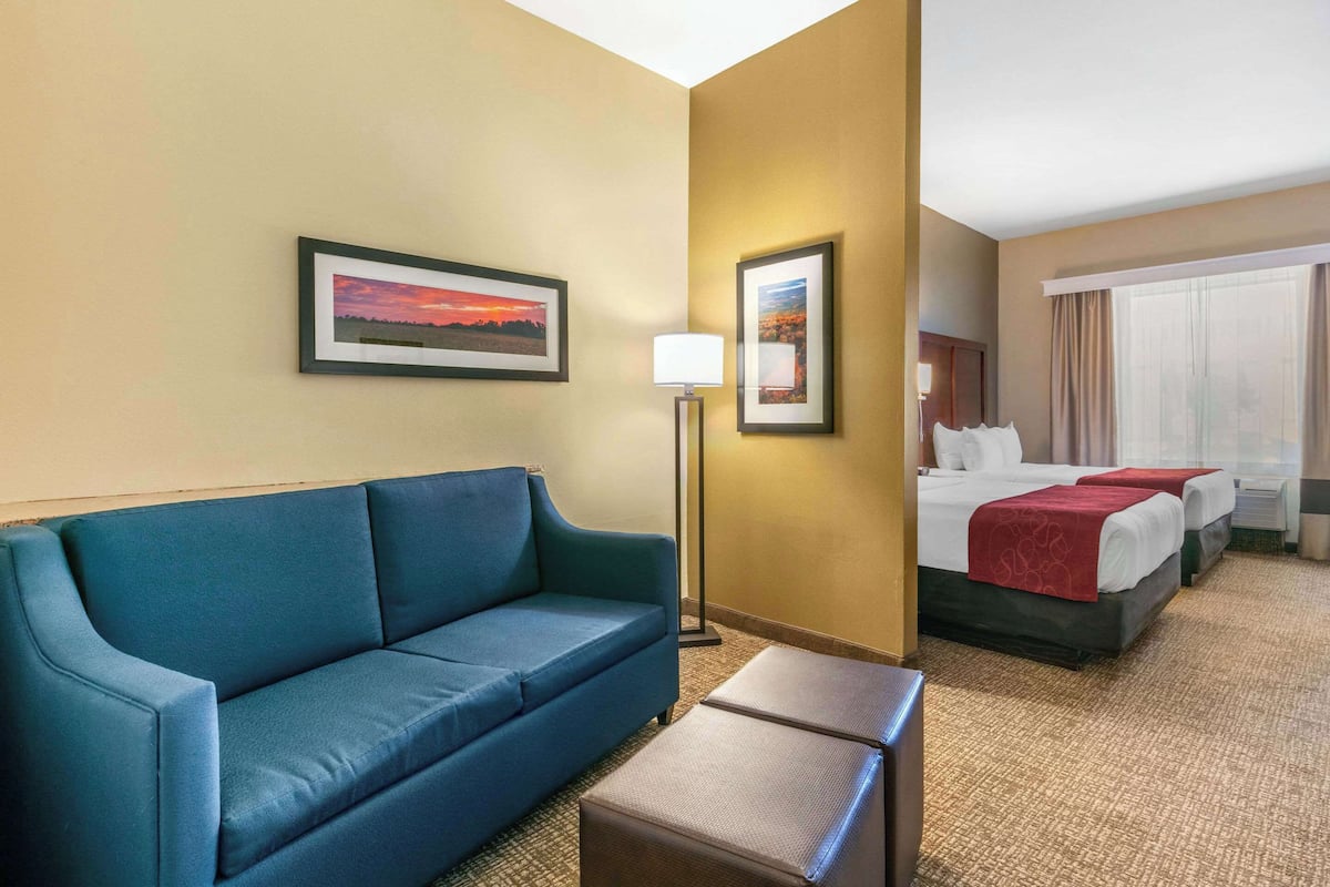 Suite, Non Smoking | Premium bedding, desk, iron/ironing board, free cots/infant beds