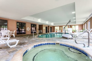 Indoor pool, sun loungers