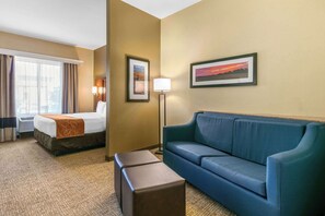 Premium bedding, desk, iron/ironing board, free cribs/infant beds