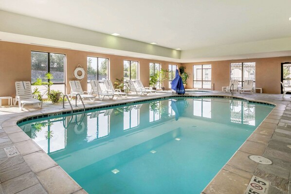 Indoor pool, pool loungers
