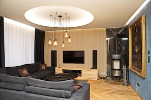 Apartment (Dependance) | Hypo-allergenic bedding, minibar, in-room safe, desk - Mama's Design & Boutique Hotel (Bratislava)