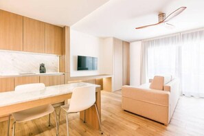 Premium bedding, in-room safe, blackout drapes, free cribs/infant beds - Parque la Paz (Arona)